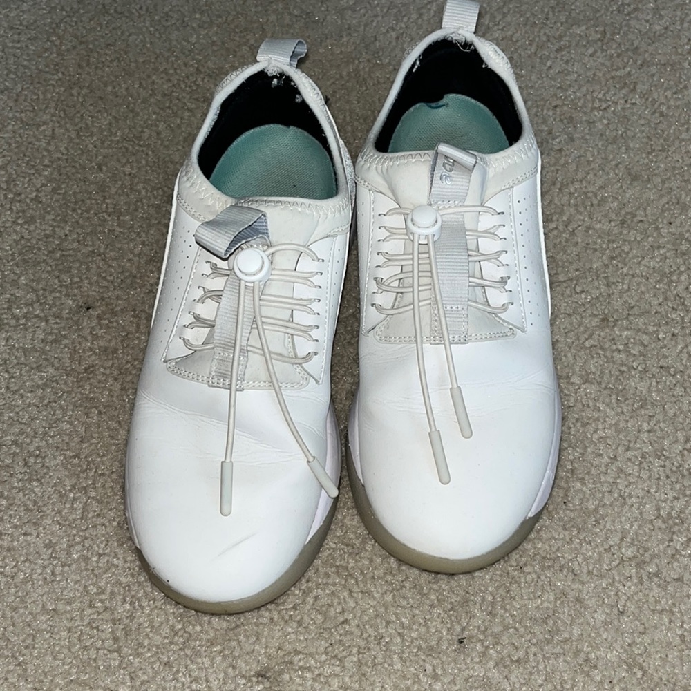 Women’s white cloves